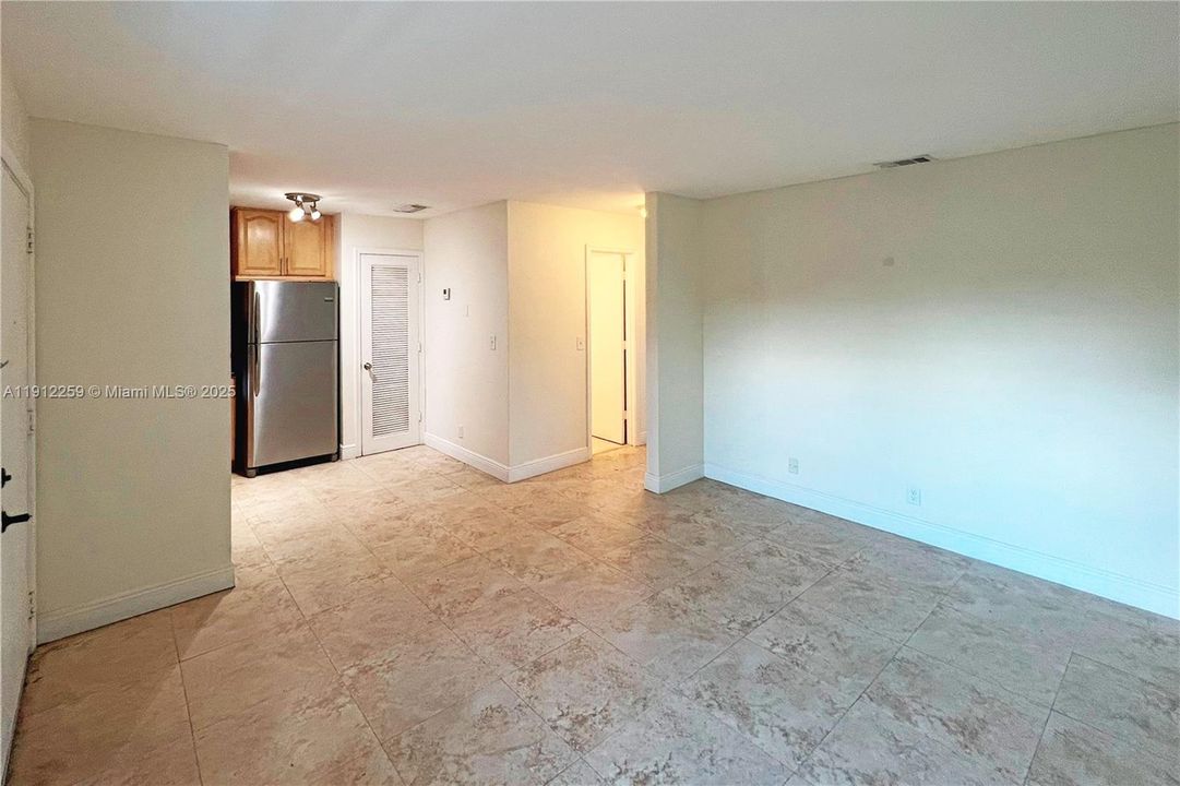 Active With Contract: $184,990 (2 beds, 1 baths, 609 Square Feet)