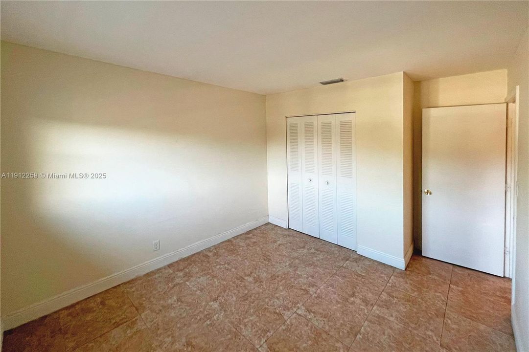 Active With Contract: $184,990 (2 beds, 1 baths, 609 Square Feet)