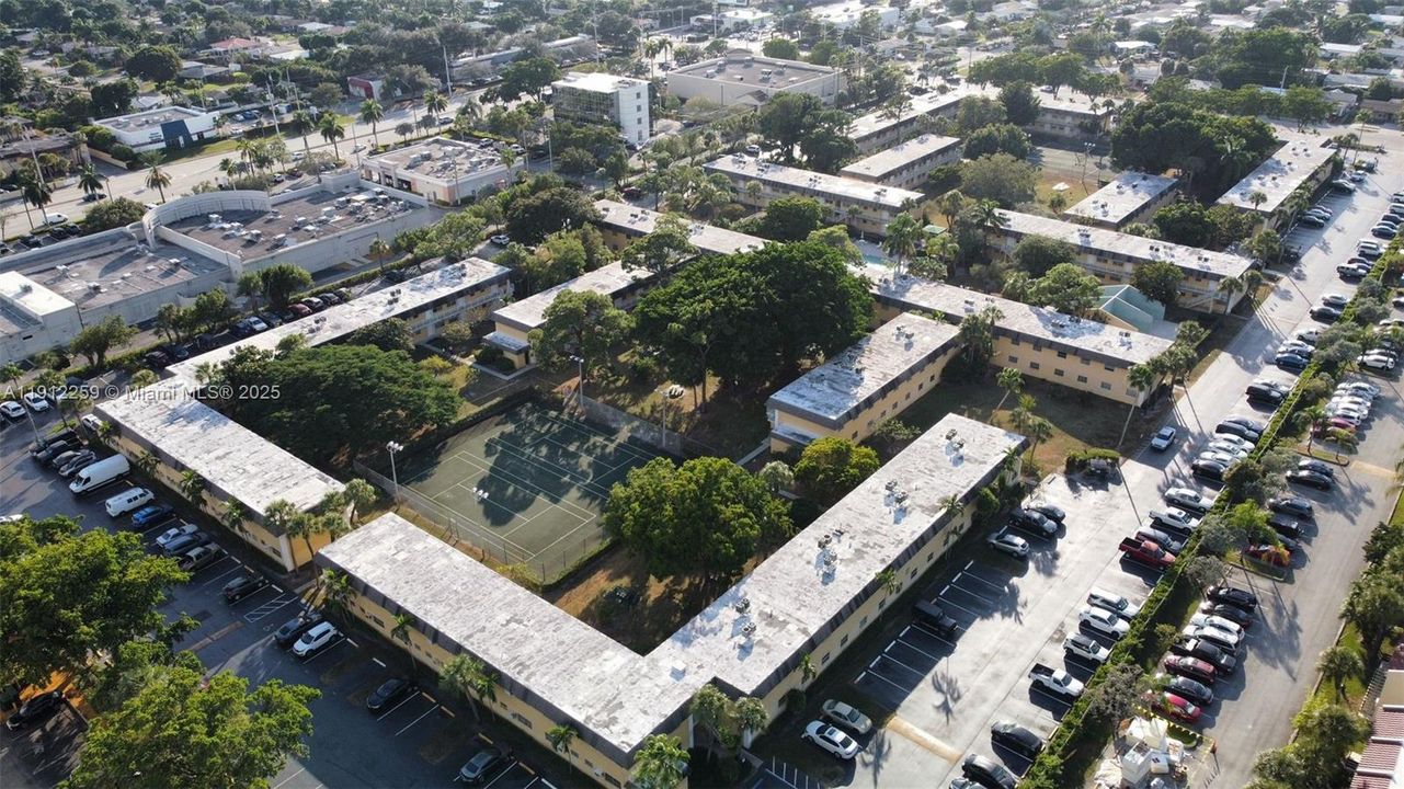 Active With Contract: $184,990 (2 beds, 1 baths, 609 Square Feet)