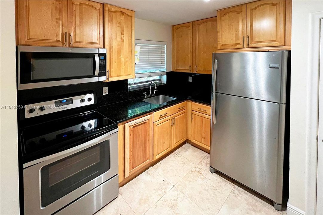 Active With Contract: $184,990 (2 beds, 1 baths, 609 Square Feet)