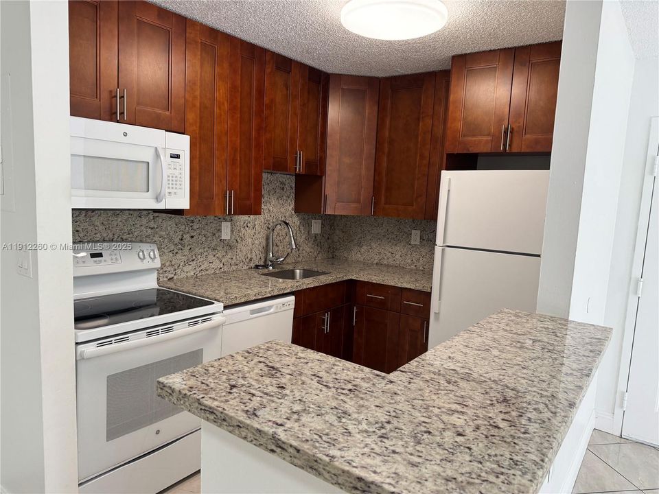 For Rent: $2,100 (2 beds, 1 baths, 867 Square Feet)