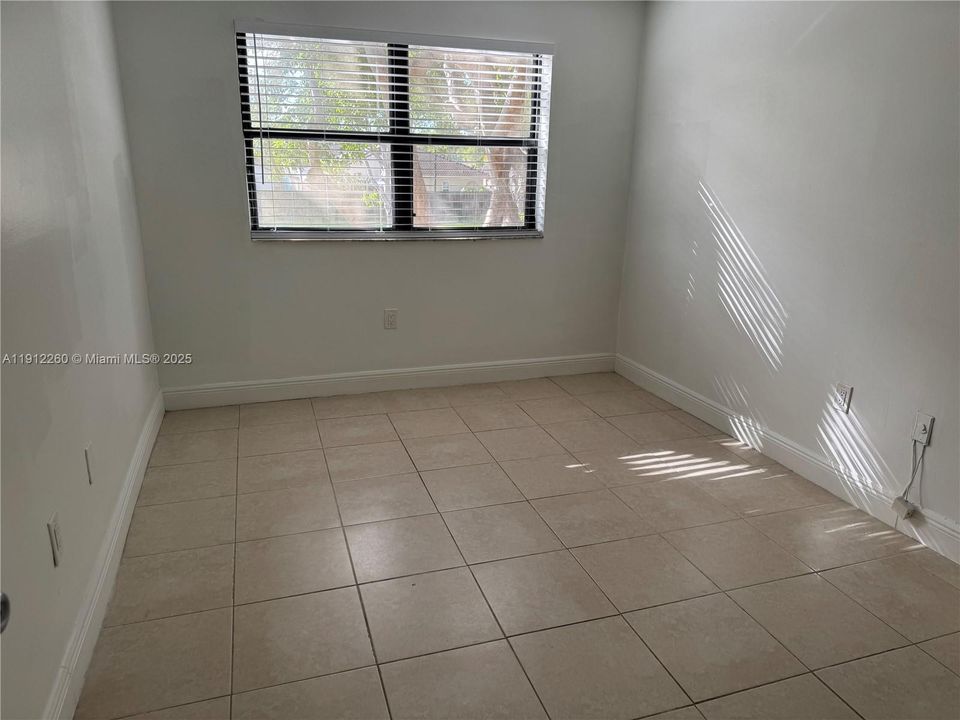 For Rent: $2,100 (2 beds, 1 baths, 867 Square Feet)