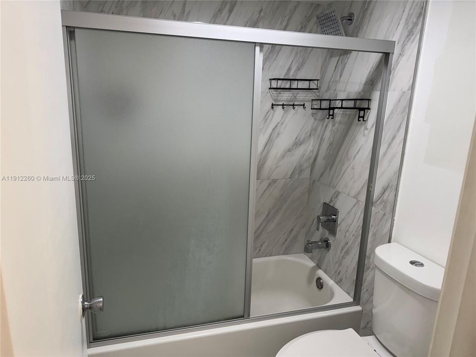 For Rent: $2,100 (2 beds, 1 baths, 867 Square Feet)