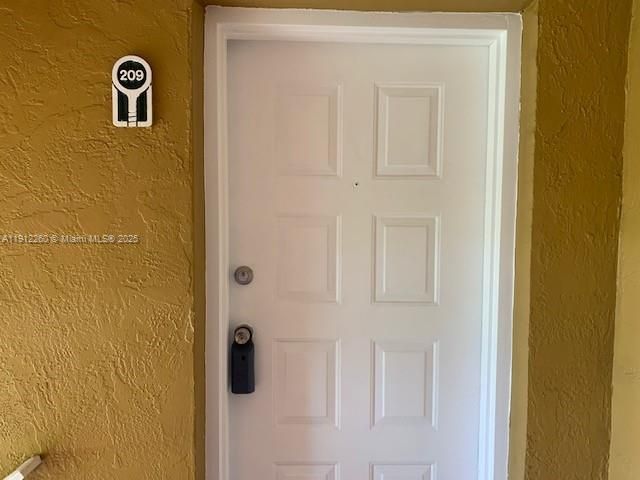 For Rent: $2,100 (2 beds, 1 baths, 867 Square Feet)