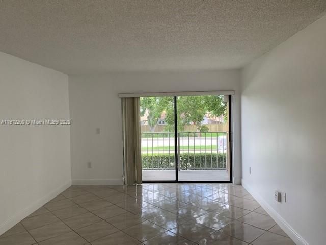 For Rent: $2,100 (2 beds, 1 baths, 867 Square Feet)