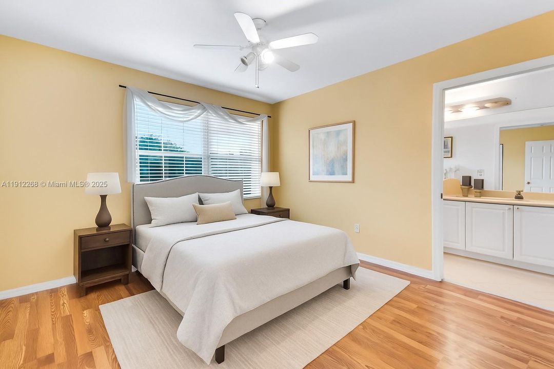 合同活跃: $689,000 (4 贝兹, 4 浴室, 2707 平方英尺)