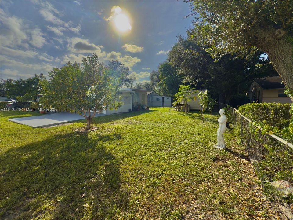 For Sale: $410,000 (2 beds, 1 baths, 936 Square Feet)