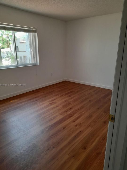 Active With Contract: $3,000 (4 beds, 2 baths, 1490 Square Feet)