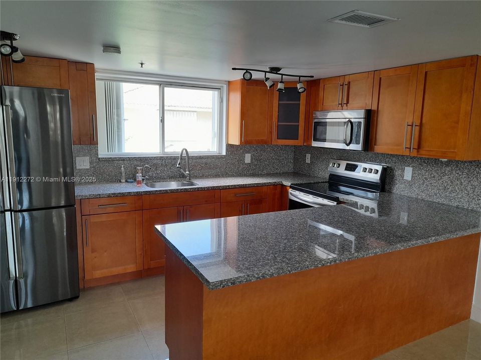 Active With Contract: $3,000 (4 beds, 2 baths, 1490 Square Feet)