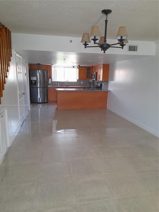 Active With Contract: $3,000 (4 beds, 2 baths, 1490 Square Feet)