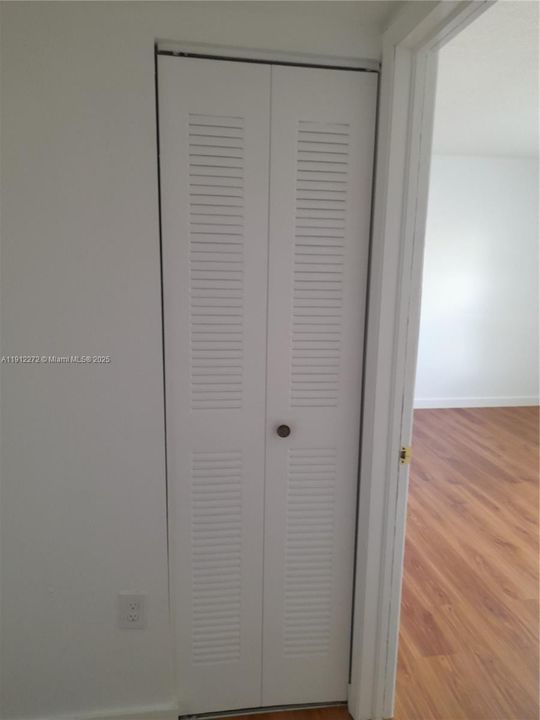 Active With Contract: $3,000 (4 beds, 2 baths, 1490 Square Feet)