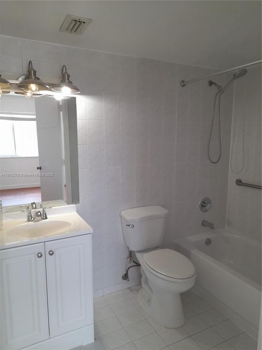 Active With Contract: $3,000 (4 beds, 2 baths, 1490 Square Feet)