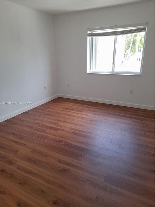 Active With Contract: $3,000 (4 beds, 2 baths, 1490 Square Feet)