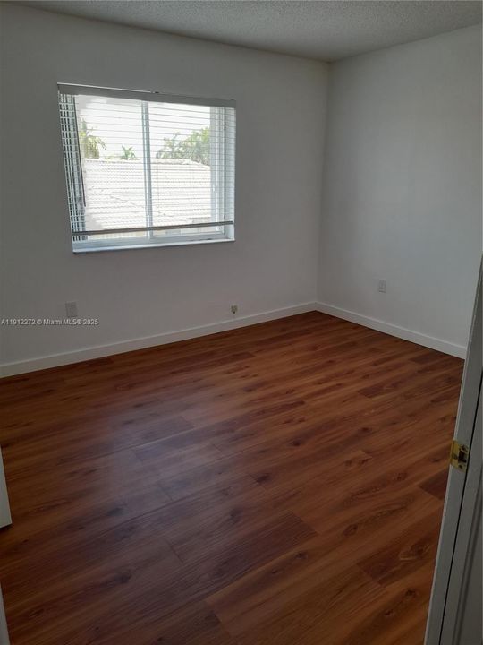 Active With Contract: $3,000 (4 beds, 2 baths, 1490 Square Feet)