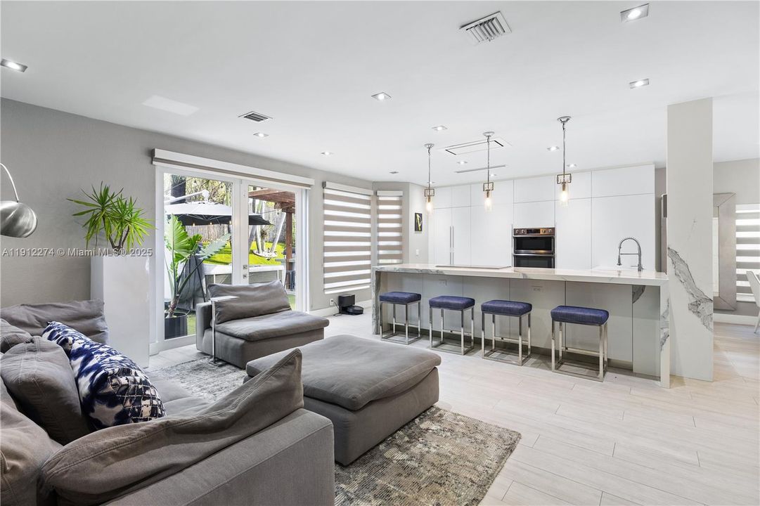 For Sale: $1,300,000 (5 beds, 3 baths, 2569 Square Feet)