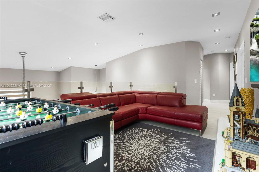 For Sale: $1,300,000 (5 beds, 3 baths, 2569 Square Feet)