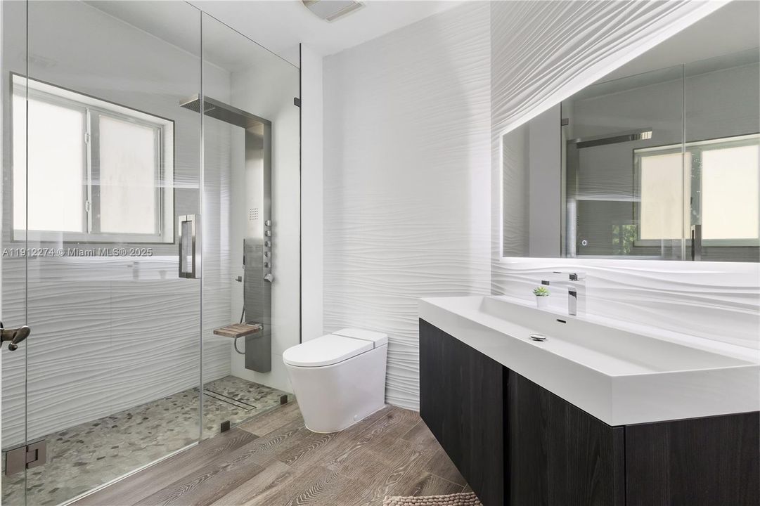 For Sale: $1,300,000 (5 beds, 3 baths, 2569 Square Feet)