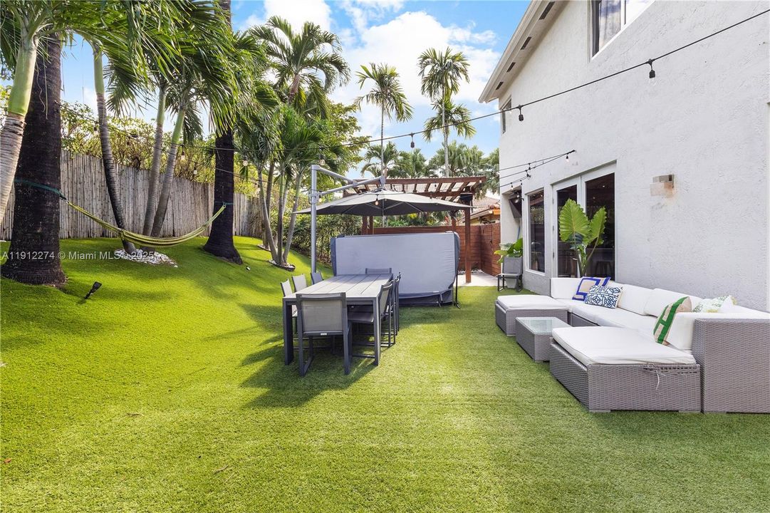 For Sale: $1,300,000 (5 beds, 3 baths, 2569 Square Feet)