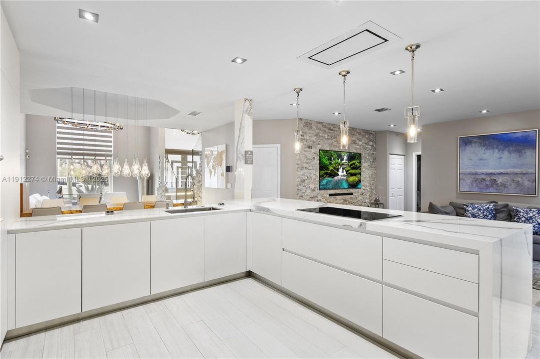 For Sale: $1,300,000 (5 beds, 3 baths, 2569 Square Feet)