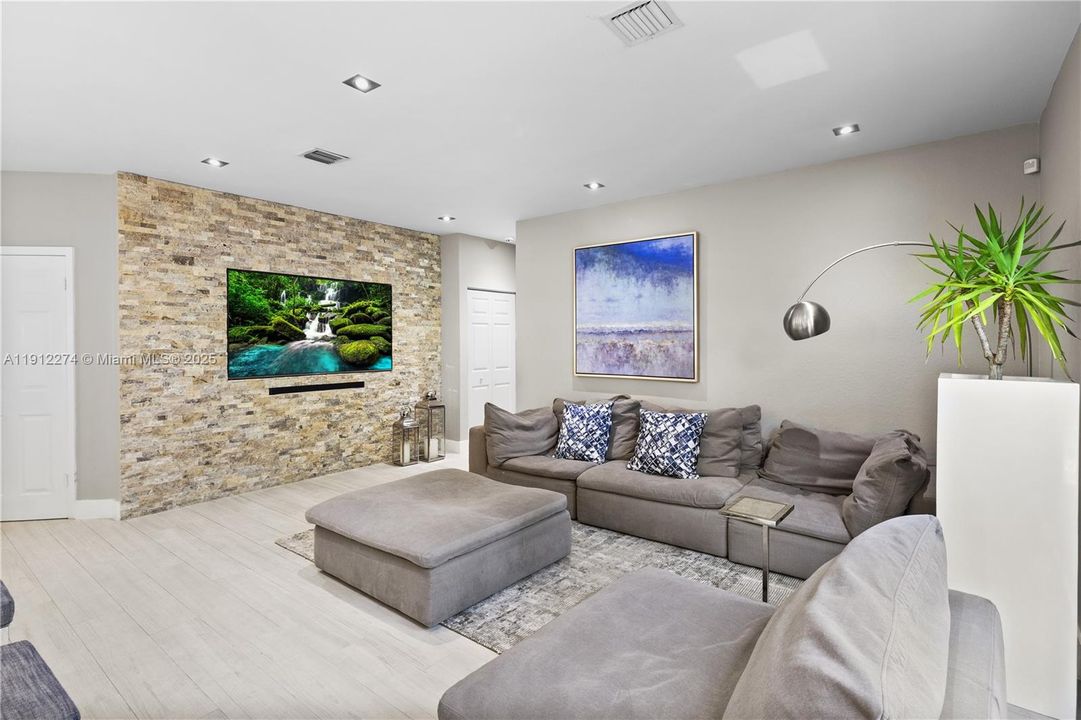 For Sale: $1,300,000 (5 beds, 3 baths, 2569 Square Feet)