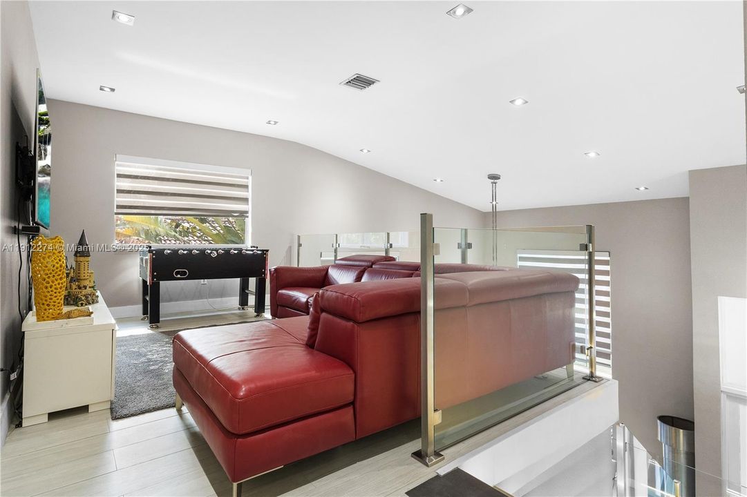 For Sale: $1,300,000 (5 beds, 3 baths, 2569 Square Feet)