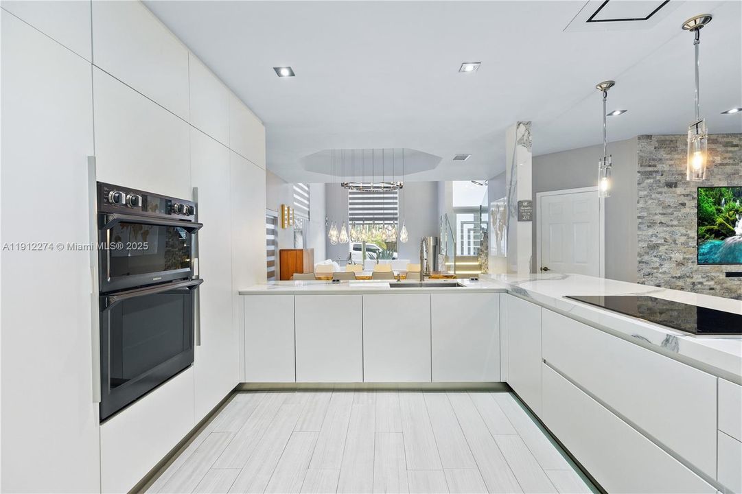 For Sale: $1,300,000 (5 beds, 3 baths, 2569 Square Feet)