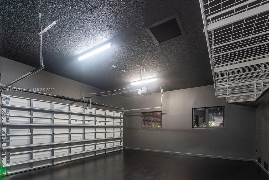 На продажу: $2,600,000 (4 спален, 4 ванн, 3991 Квадратных фут)