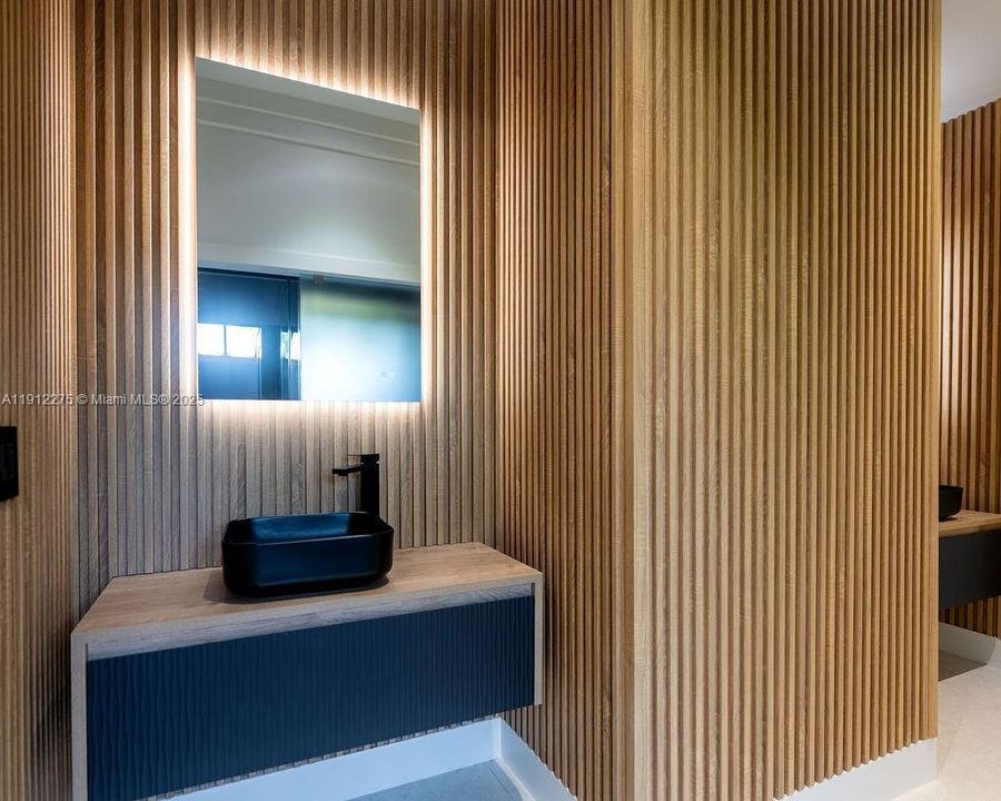 На продажу: $2,600,000 (4 спален, 4 ванн, 3991 Квадратных фут)