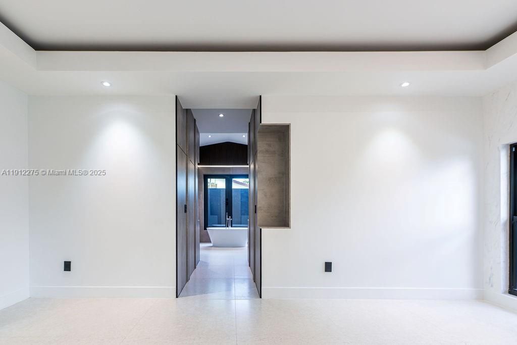 На продажу: $2,600,000 (4 спален, 4 ванн, 3991 Квадратных фут)