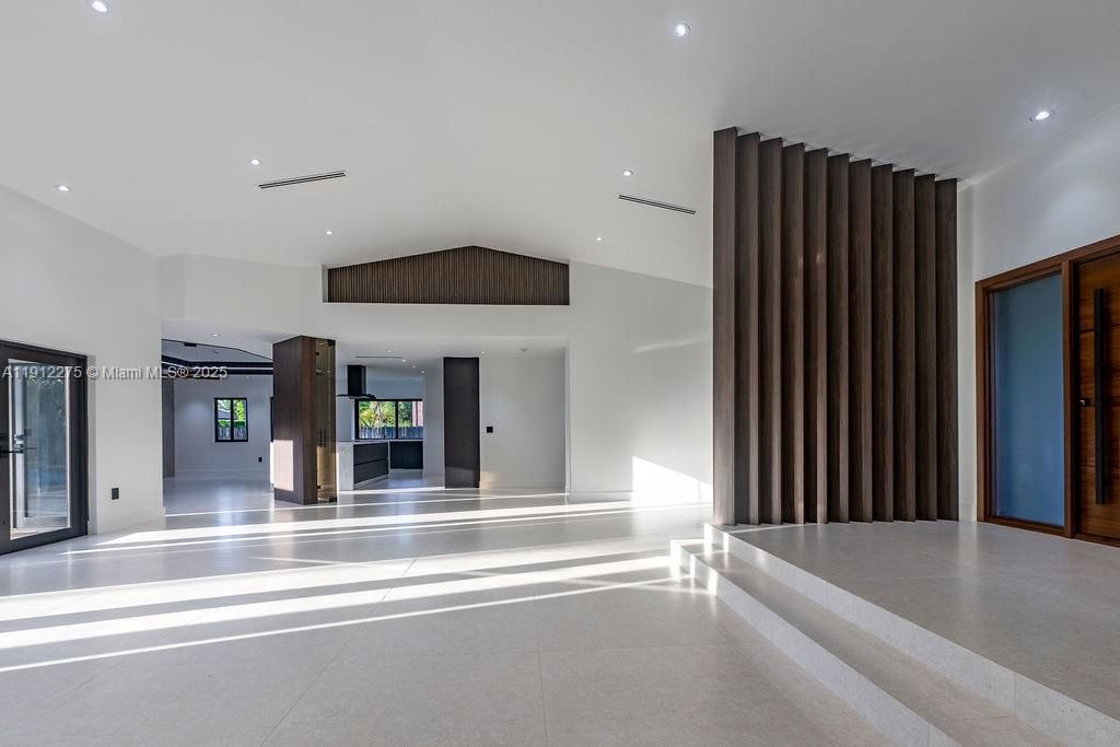 На продажу: $2,600,000 (4 спален, 4 ванн, 3991 Квадратных фут)