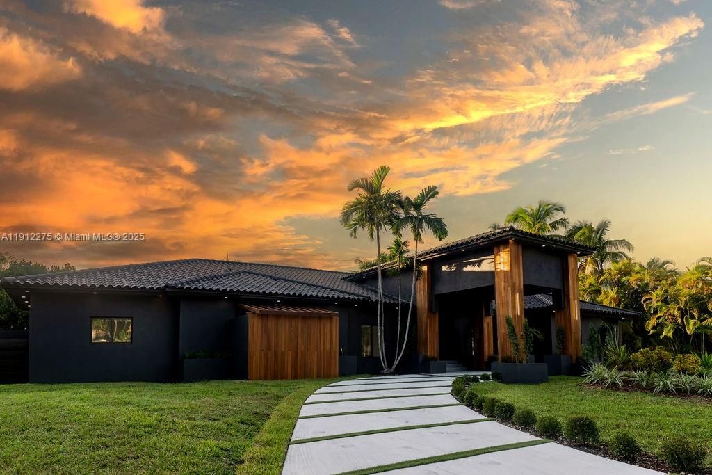 На продажу: $2,600,000 (4 спален, 4 ванн, 3991 Квадратных фут)