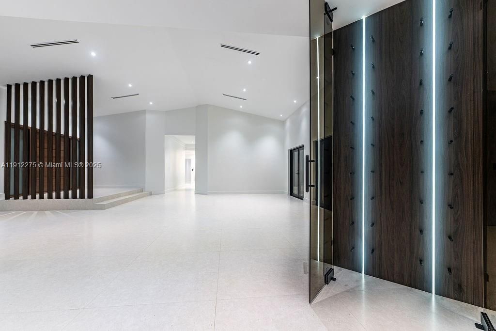 На продажу: $2,600,000 (4 спален, 4 ванн, 3991 Квадратных фут)