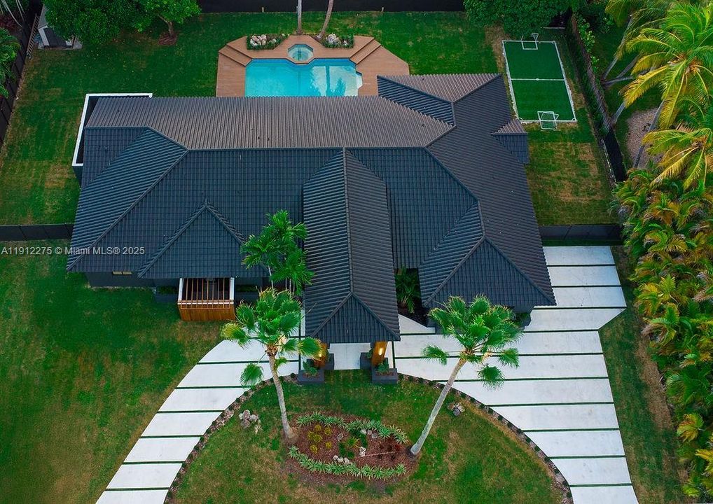 На продажу: $2,600,000 (4 спален, 4 ванн, 3991 Квадратных фут)