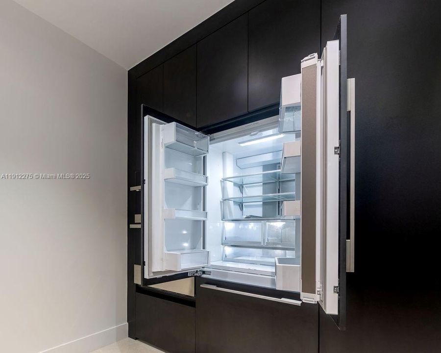 На продажу: $2,600,000 (4 спален, 4 ванн, 3991 Квадратных фут)