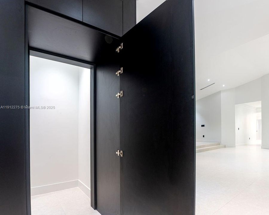 На продажу: $2,600,000 (4 спален, 4 ванн, 3991 Квадратных фут)