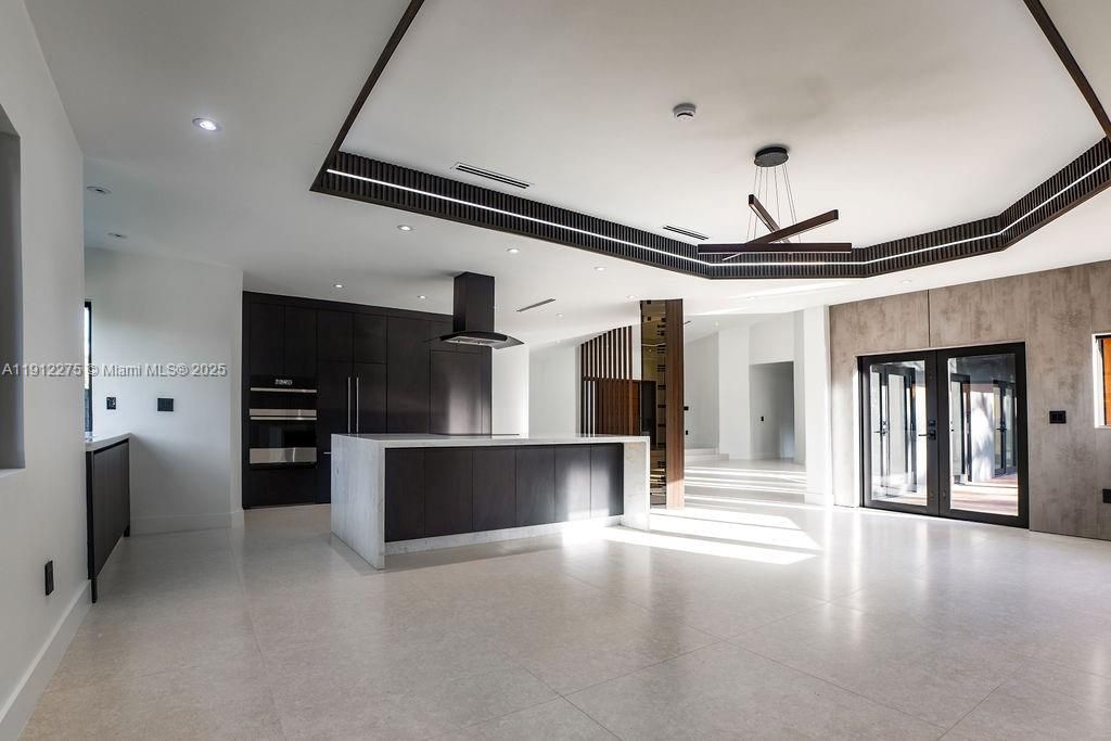 На продажу: $2,600,000 (4 спален, 4 ванн, 3991 Квадратных фут)