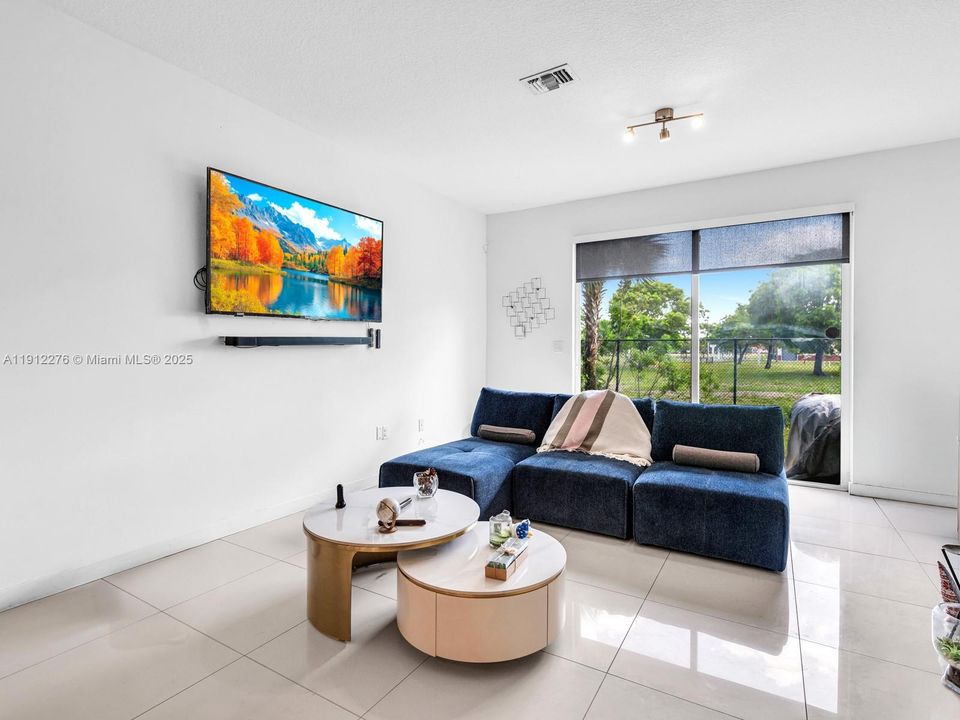 En Venta: $325,000 (2 camas, 2 baños, 1120 Pies cuadrados)