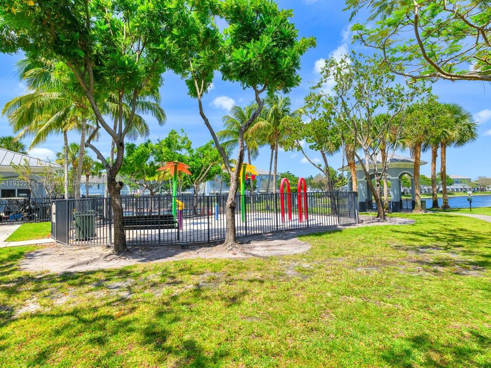 En Venta: $325,000 (2 camas, 2 baños, 1120 Pies cuadrados)