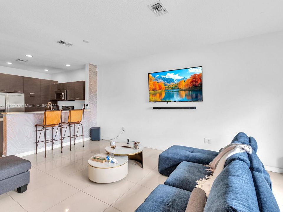 En Venta: $325,000 (2 camas, 2 baños, 1120 Pies cuadrados)