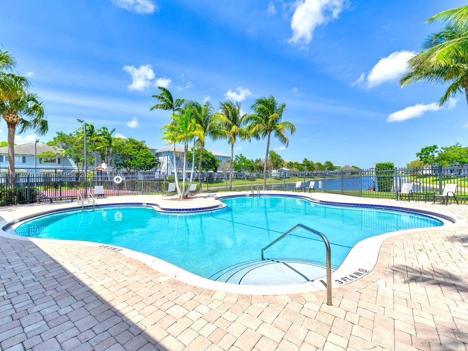 En Venta: $325,000 (2 camas, 2 baños, 1120 Pies cuadrados)