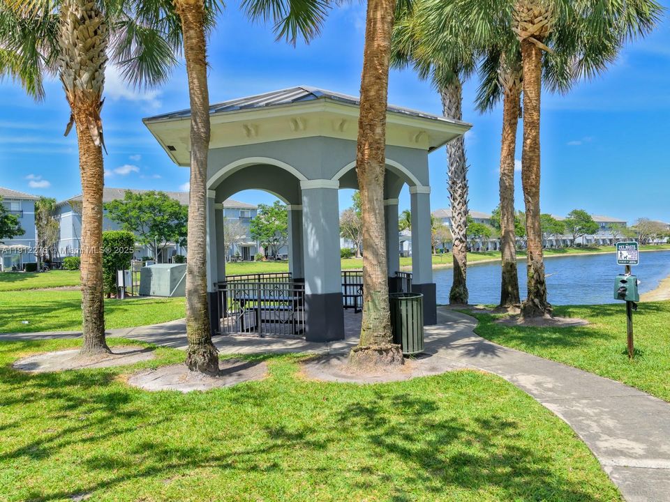 En Venta: $325,000 (2 camas, 2 baños, 1120 Pies cuadrados)