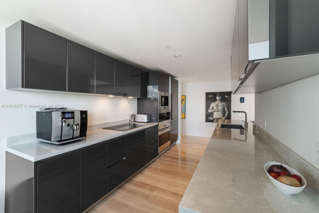 For Sale: $1,500,000 (2 beds, 2 baths, 1148 Square Feet)