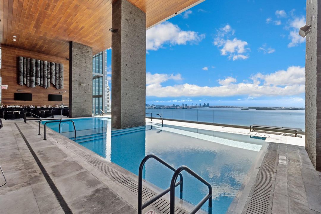 For Sale: $1,500,000 (2 beds, 2 baths, 1148 Square Feet)