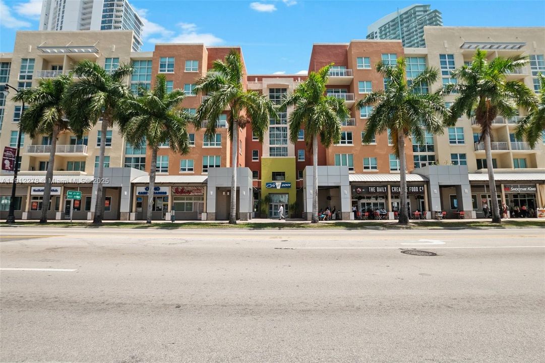 Recently Rented: $2,475 (1 beds, 1 baths, 795 Square Feet)