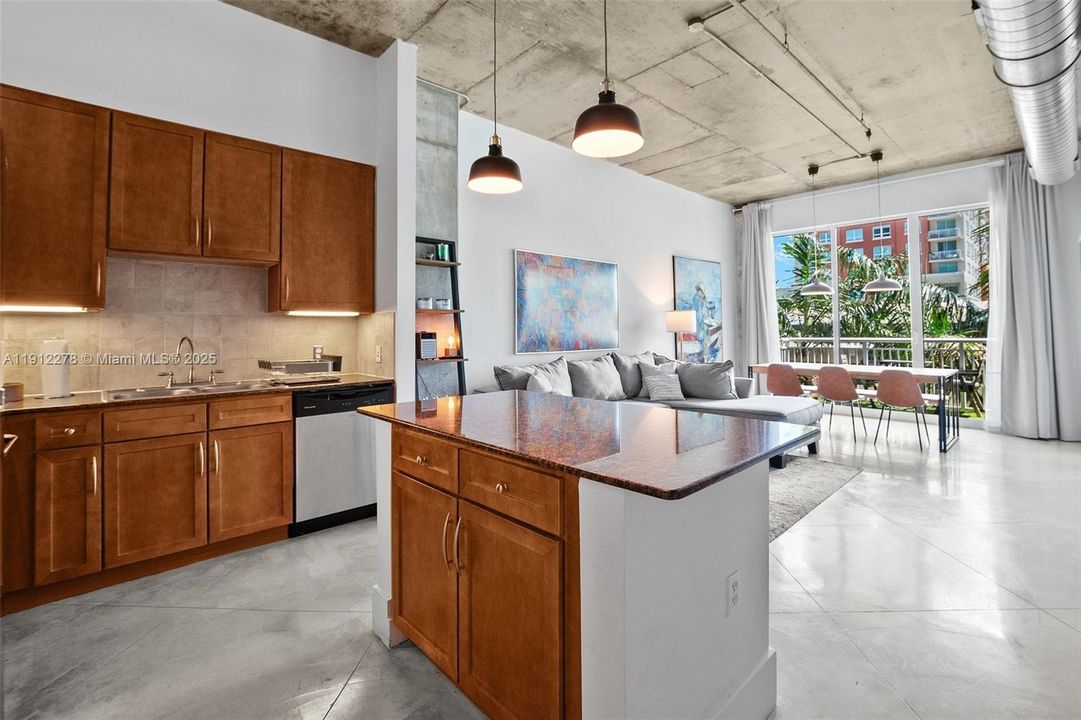 Recently Rented: $2,475 (1 beds, 1 baths, 795 Square Feet)