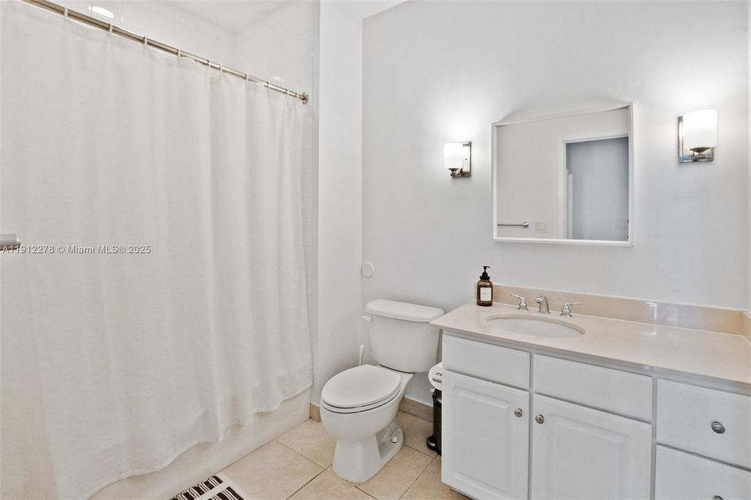 Recently Rented: $2,475 (1 beds, 1 baths, 795 Square Feet)