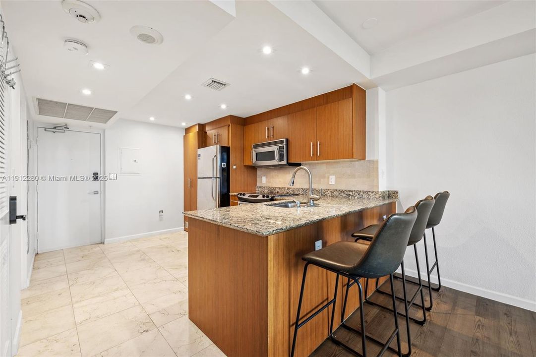 Active With Contract: $459,000 (0 beds, 1 baths, 481 Square Feet)