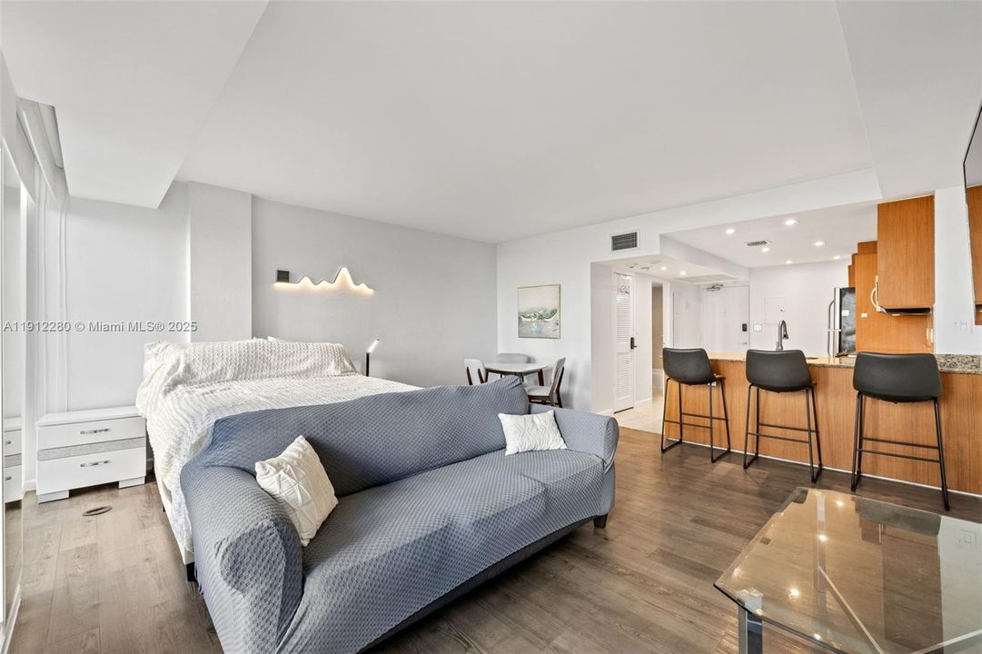 Active With Contract: $459,000 (0 beds, 1 baths, 481 Square Feet)