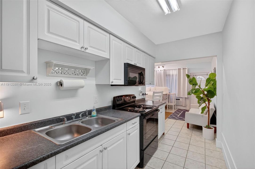 Active With Contract: $1,500 (0 beds, 1 baths, 352 Square Feet)
