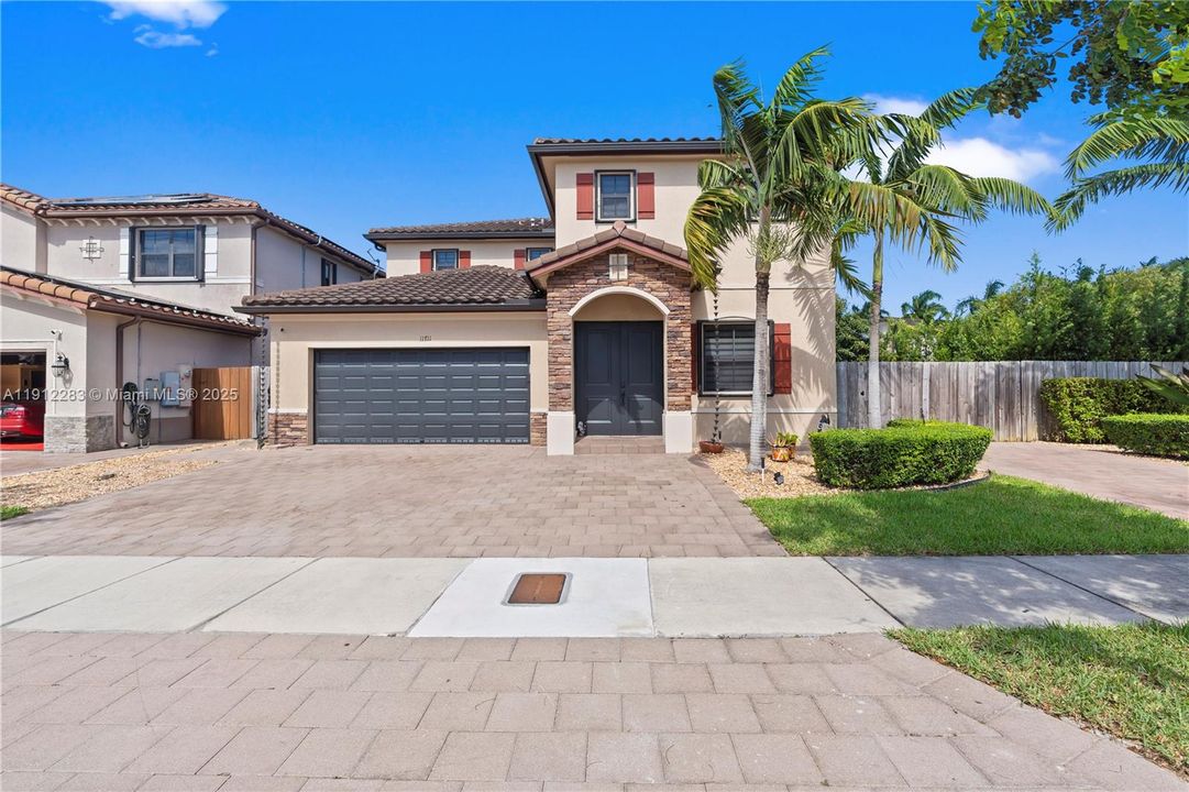 Под контрактом: $700,000 (5 спален, 3 ванн, 3320 Квадратных фут)